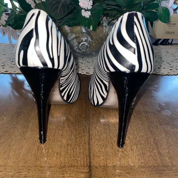 Pierre Dumas Women’s Shoes Heels Pumps - Picture 4 of 7